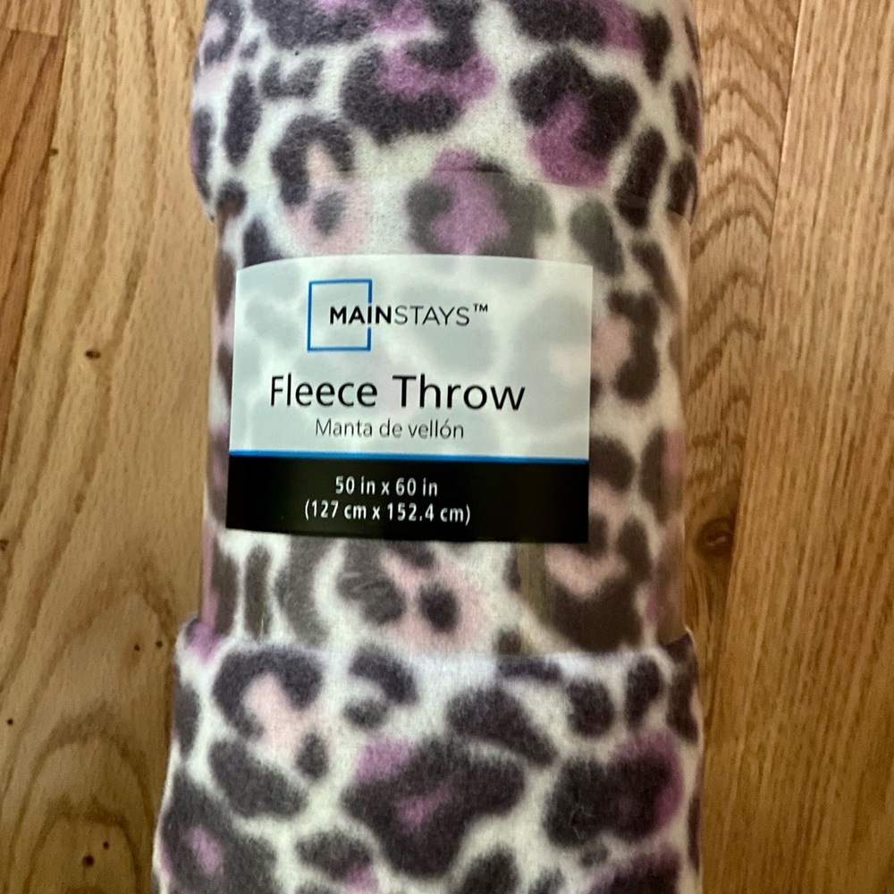 NEW Fleece Throw Blanket 50in X 60in